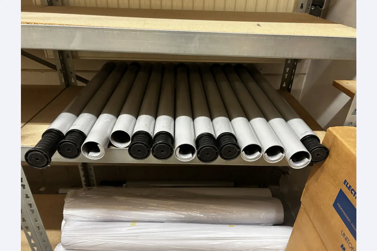 gepflegte, hochwertige Medientechnik sowie Büroausstattung-3