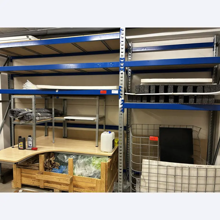 gepflegte, hochwertige Medientechnik sowie Büroausstattung-2