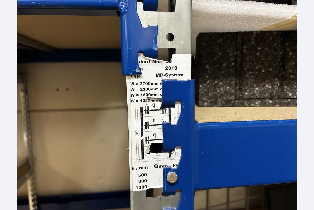 gepflegte, hochwertige Medientechnik sowie Büroausstattung-4