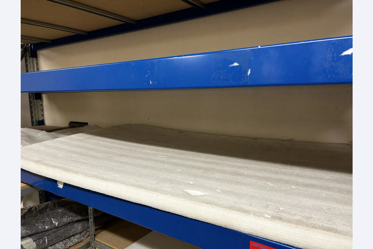 gepflegte, hochwertige Medientechnik sowie Büroausstattung-5