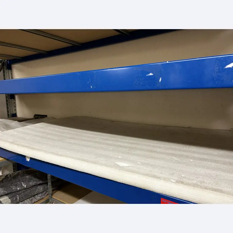 gepflegte, hochwertige Medientechnik sowie Büroausstattung-5