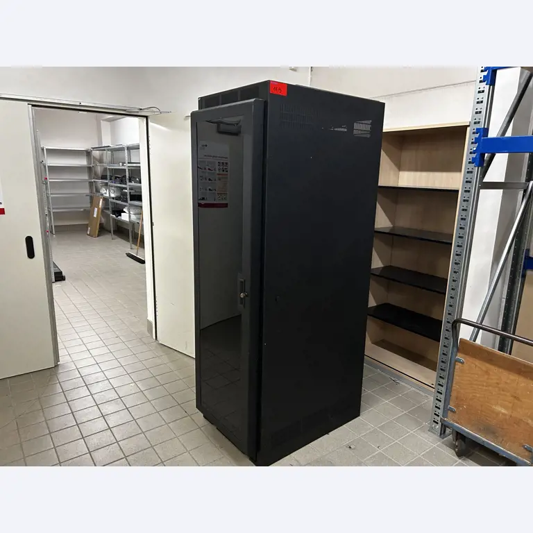 gepflegte, hochwertige Medientechnik sowie Büroausstattung-1