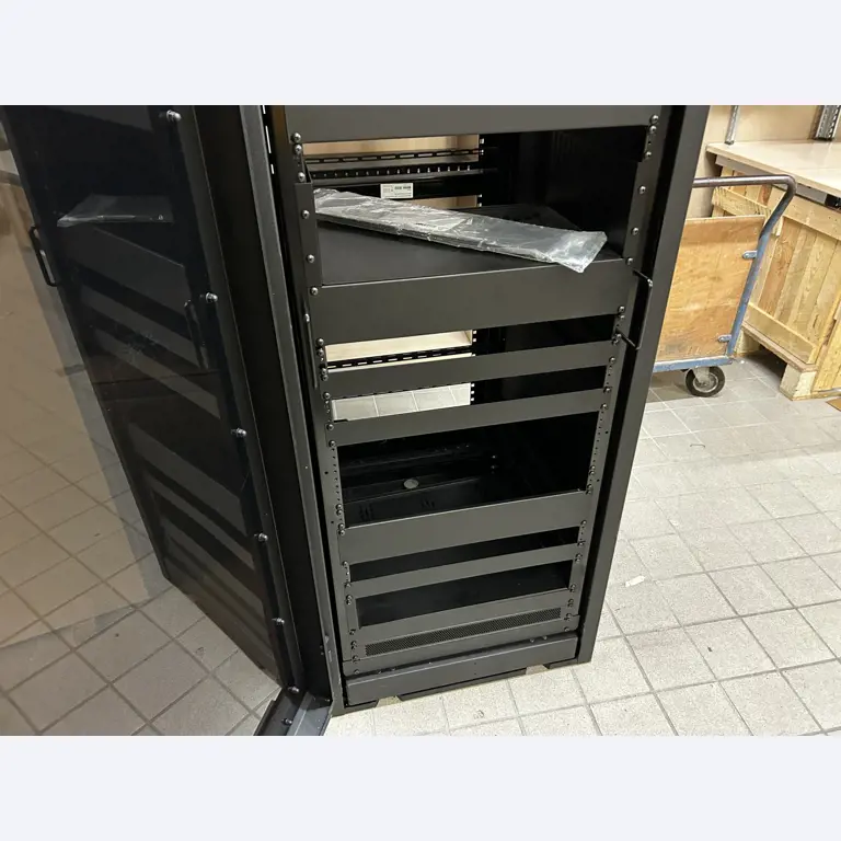 gepflegte, hochwertige Medientechnik sowie Büroausstattung-4