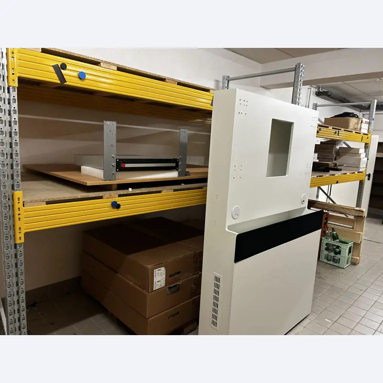 gepflegte, hochwertige Medientechnik sowie Büroausstattung-2