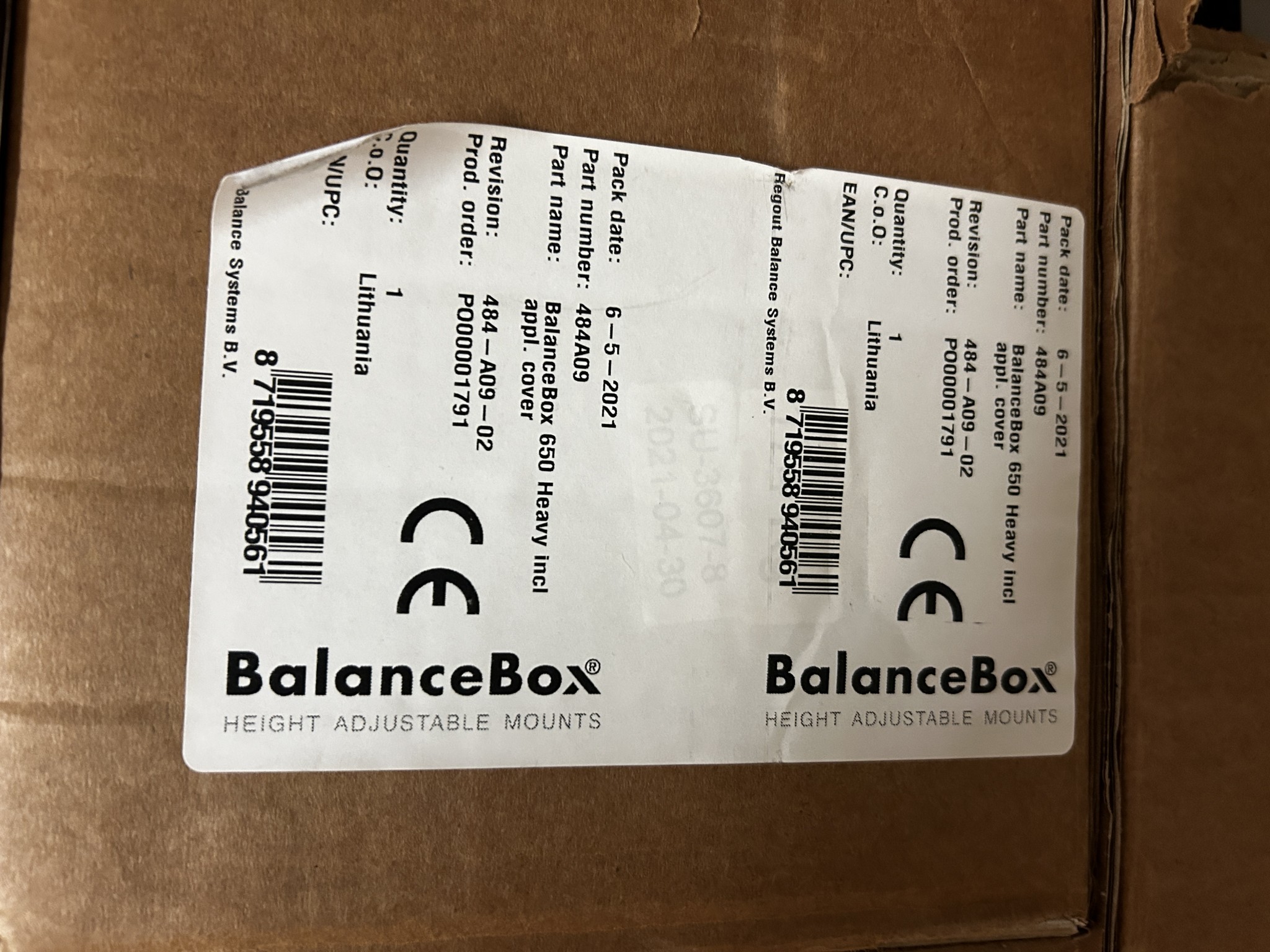 gepflegte, hochwertige Medientechnik sowie Büroausstattung-3