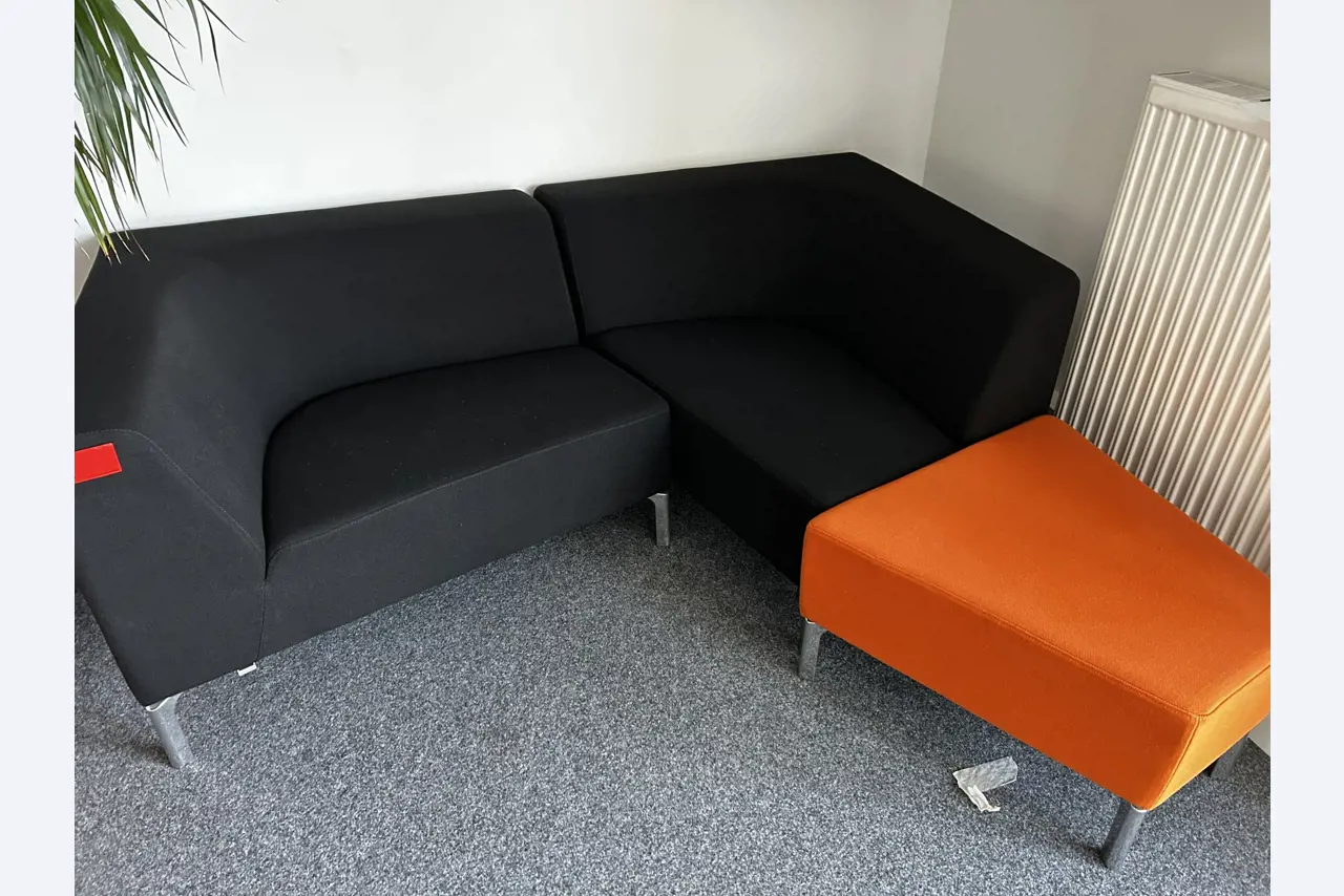 gepflegte, hochwertige Medientechnik sowie Büroausstattung-1