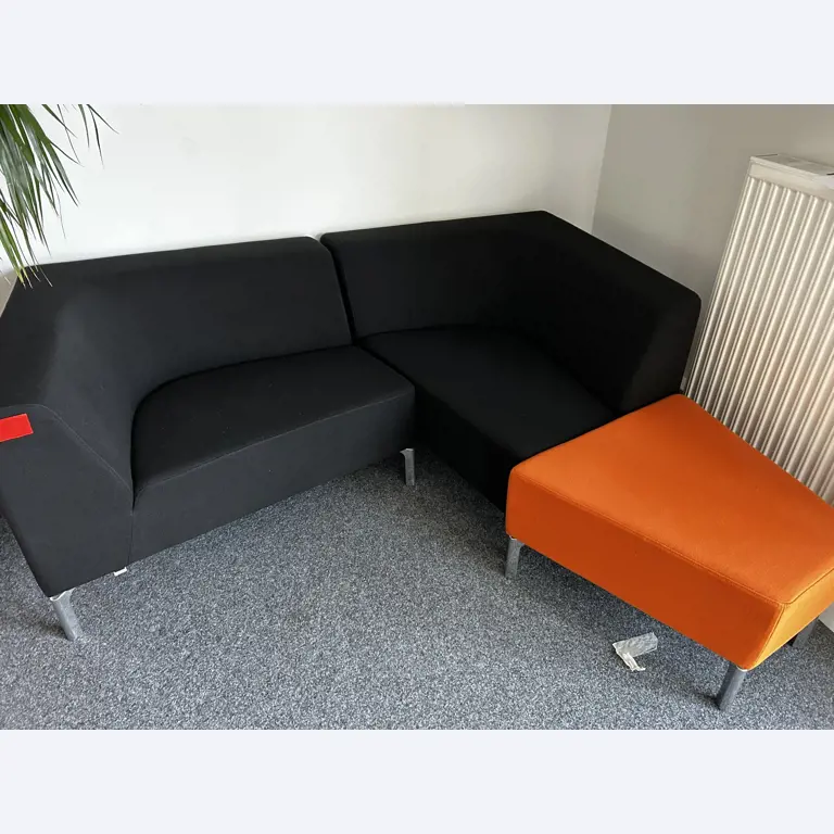 gepflegte, hochwertige Medientechnik sowie Büroausstattung-1