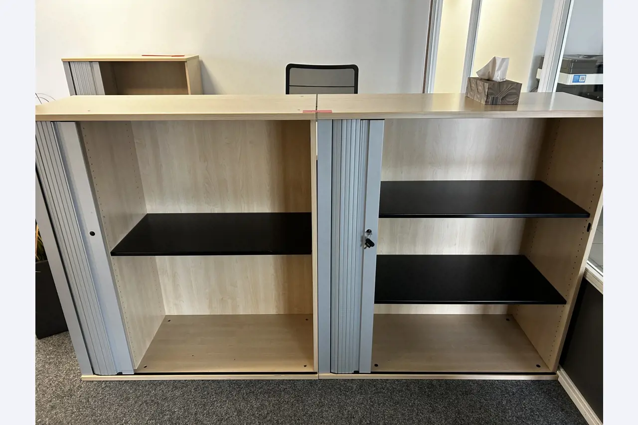 gepflegte, hochwertige Medientechnik sowie Büroausstattung-11