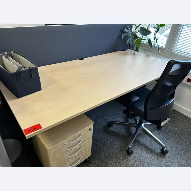 gepflegte, hochwertige Medientechnik sowie Büroausstattung-14