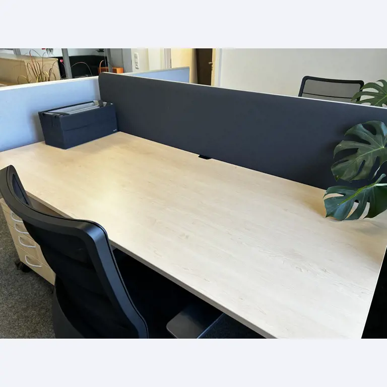 gepflegte, hochwertige Medientechnik sowie Büroausstattung-16