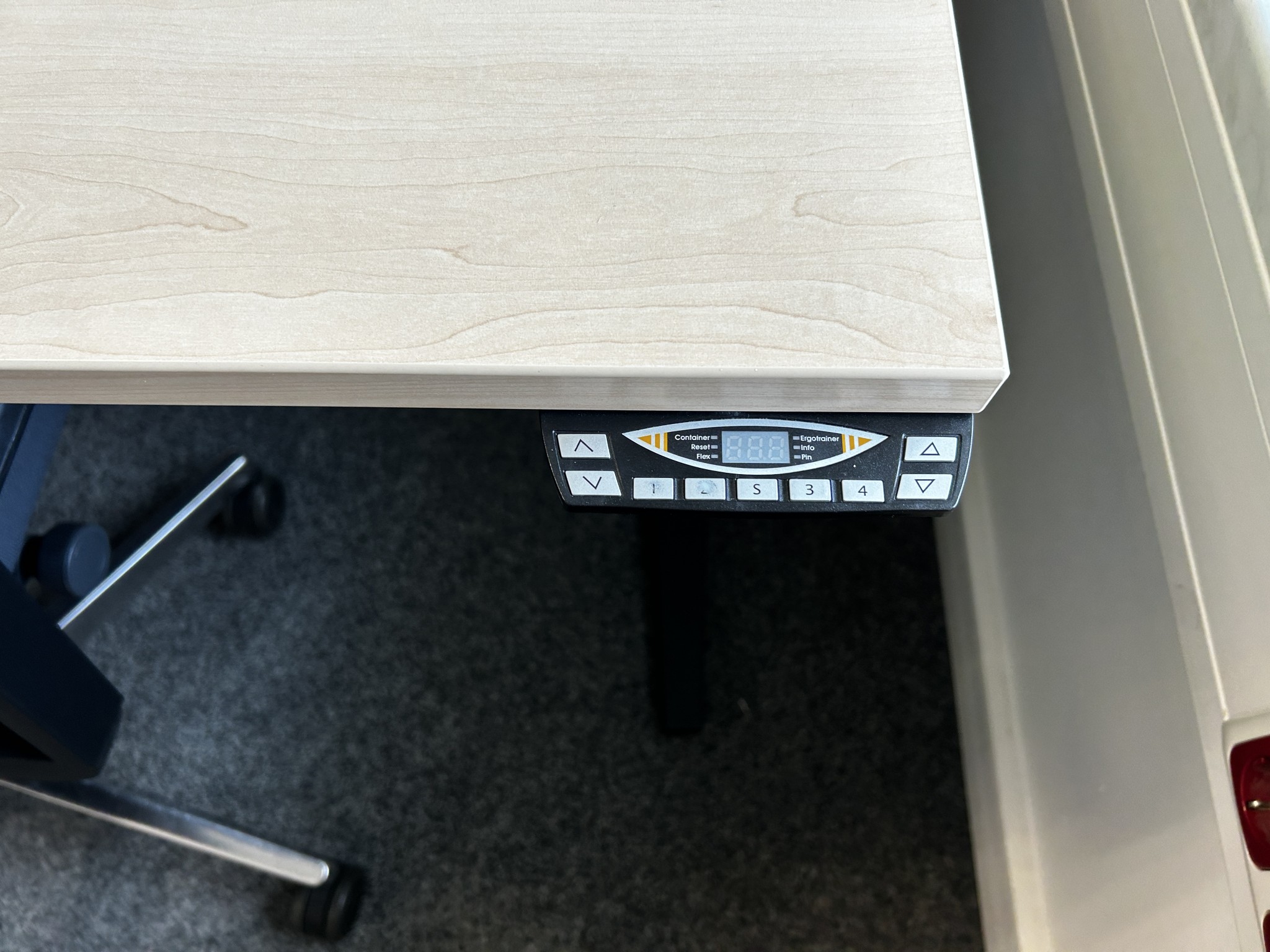 gepflegte, hochwertige Medientechnik sowie Büroausstattung-18