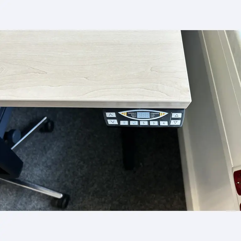 gepflegte, hochwertige Medientechnik sowie Büroausstattung-18