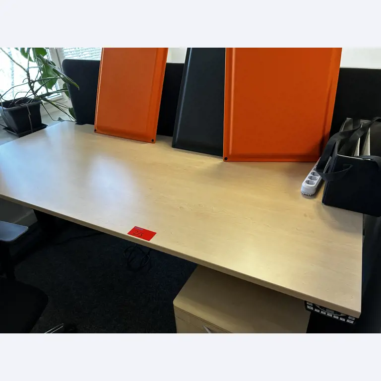 gepflegte, hochwertige Medientechnik sowie Büroausstattung-20