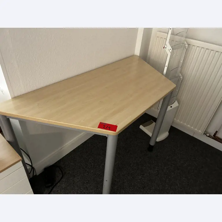 gepflegte, hochwertige Medientechnik sowie Büroausstattung-6