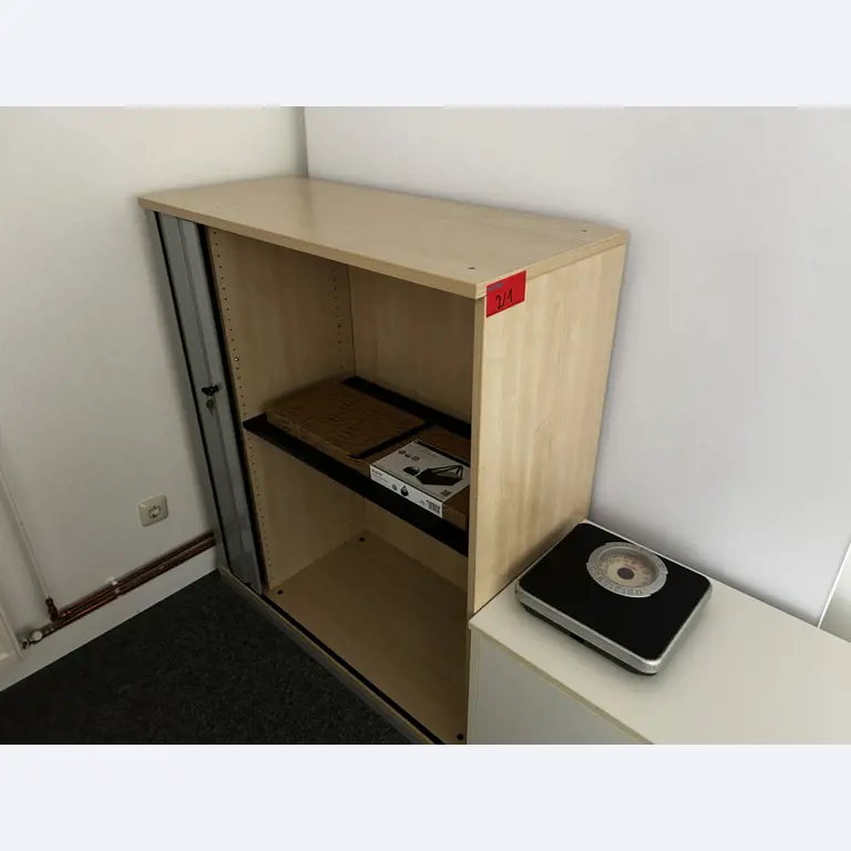 gepflegte, hochwertige Medientechnik sowie Büroausstattung-8