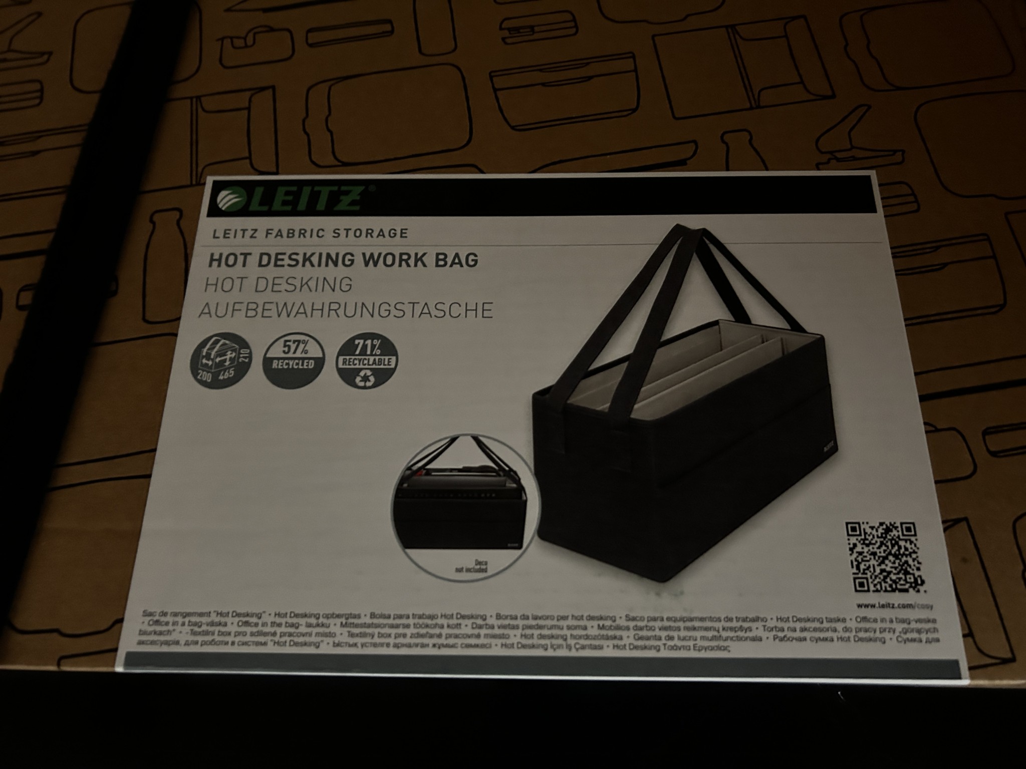 gepflegte, hochwertige Medientechnik sowie Büroausstattung-9