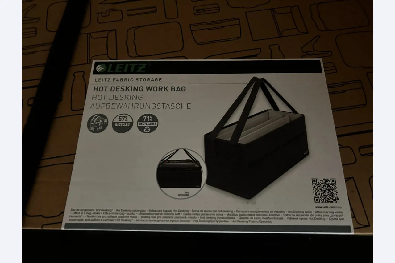 gepflegte, hochwertige Medientechnik sowie Büroausstattung-9