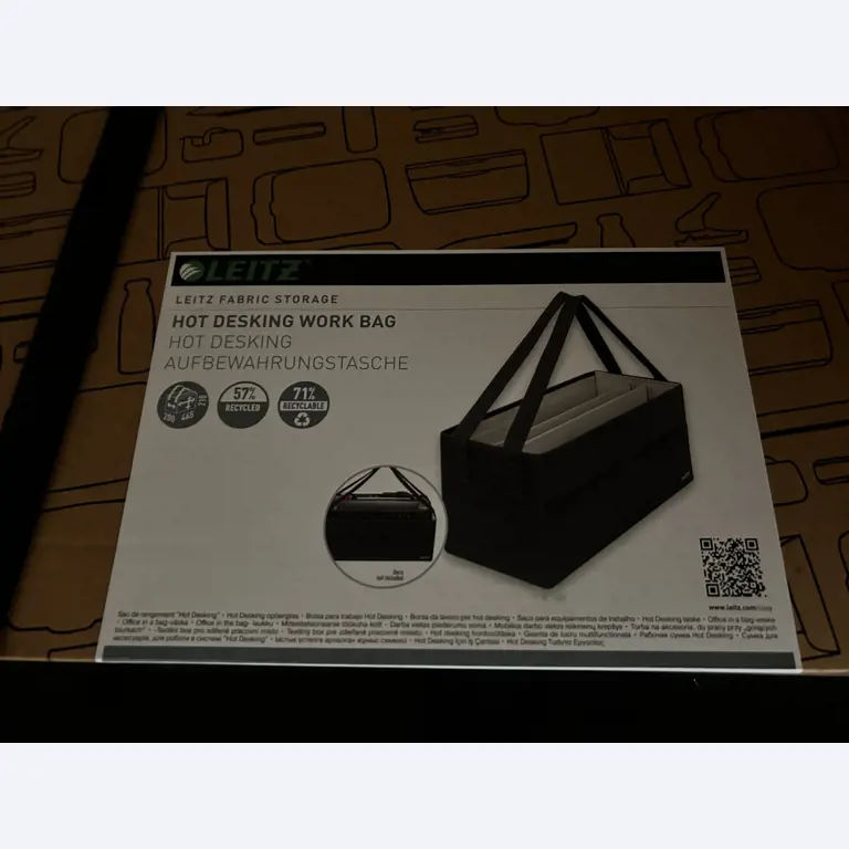 gepflegte, hochwertige Medientechnik sowie Büroausstattung-9