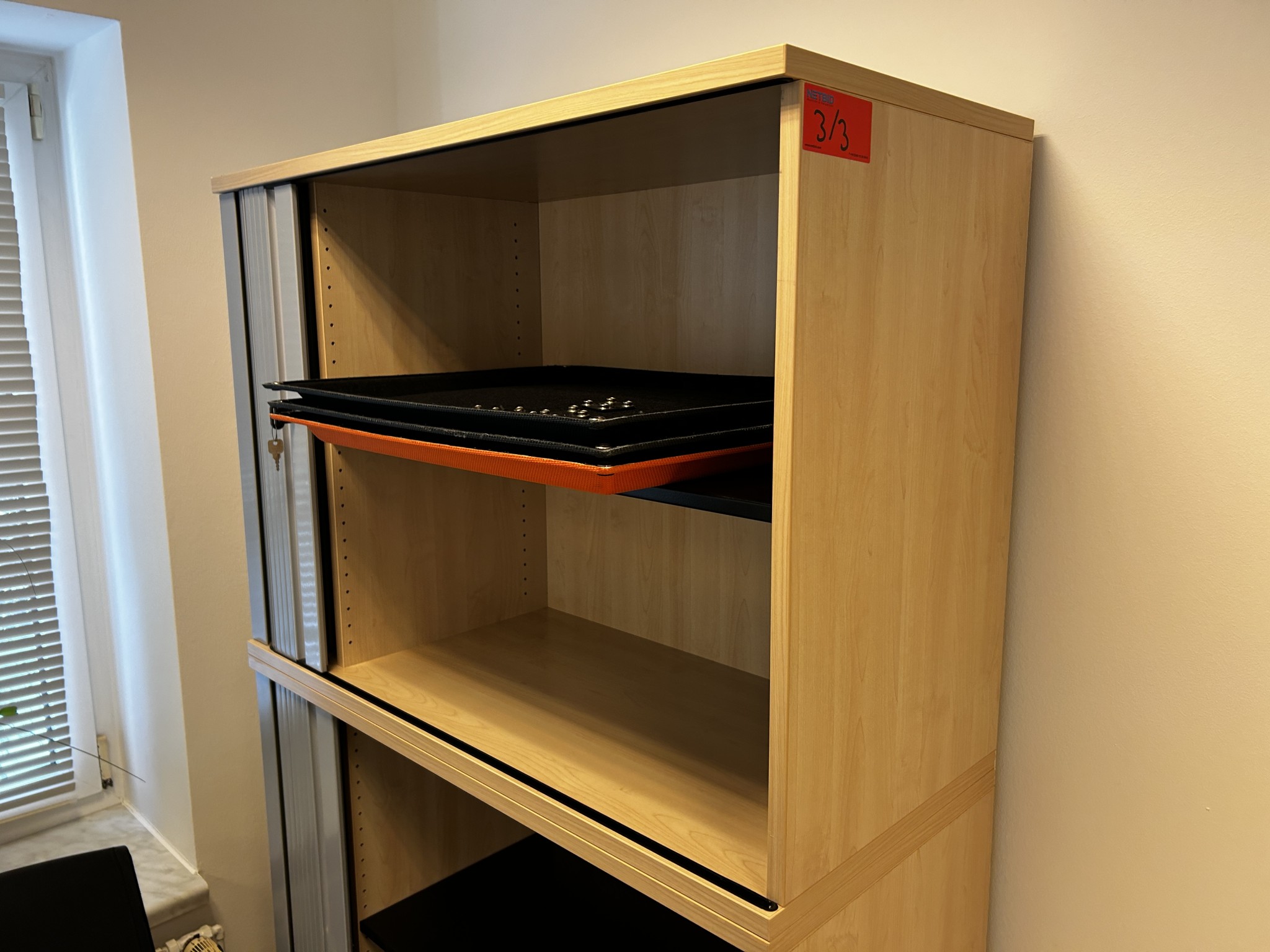 gepflegte, hochwertige Medientechnik sowie Büroausstattung-10