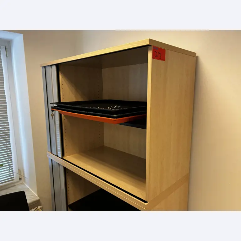 gepflegte, hochwertige Medientechnik sowie Büroausstattung-10