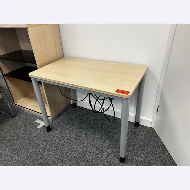 gepflegte, hochwertige Medientechnik sowie Büroausstattung-12