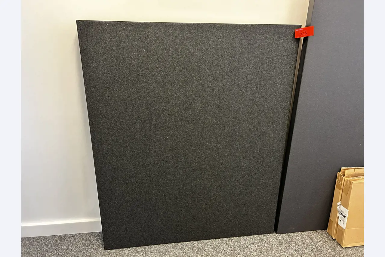 gepflegte, hochwertige Medientechnik sowie Büroausstattung-13