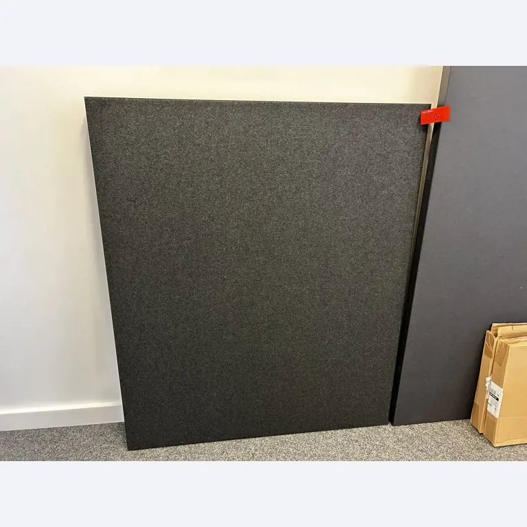 gepflegte, hochwertige Medientechnik sowie Büroausstattung-13