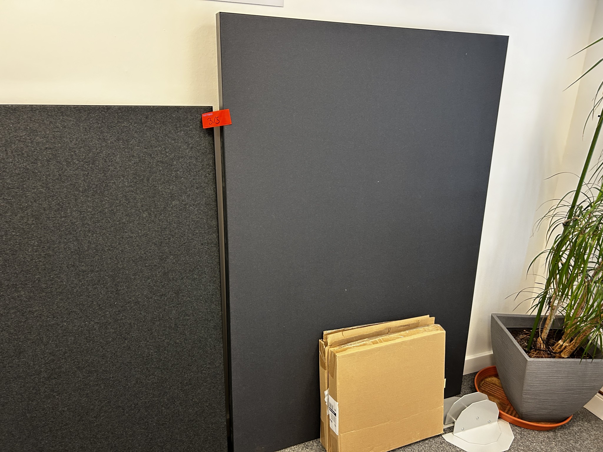 gepflegte, hochwertige Medientechnik sowie Büroausstattung-14