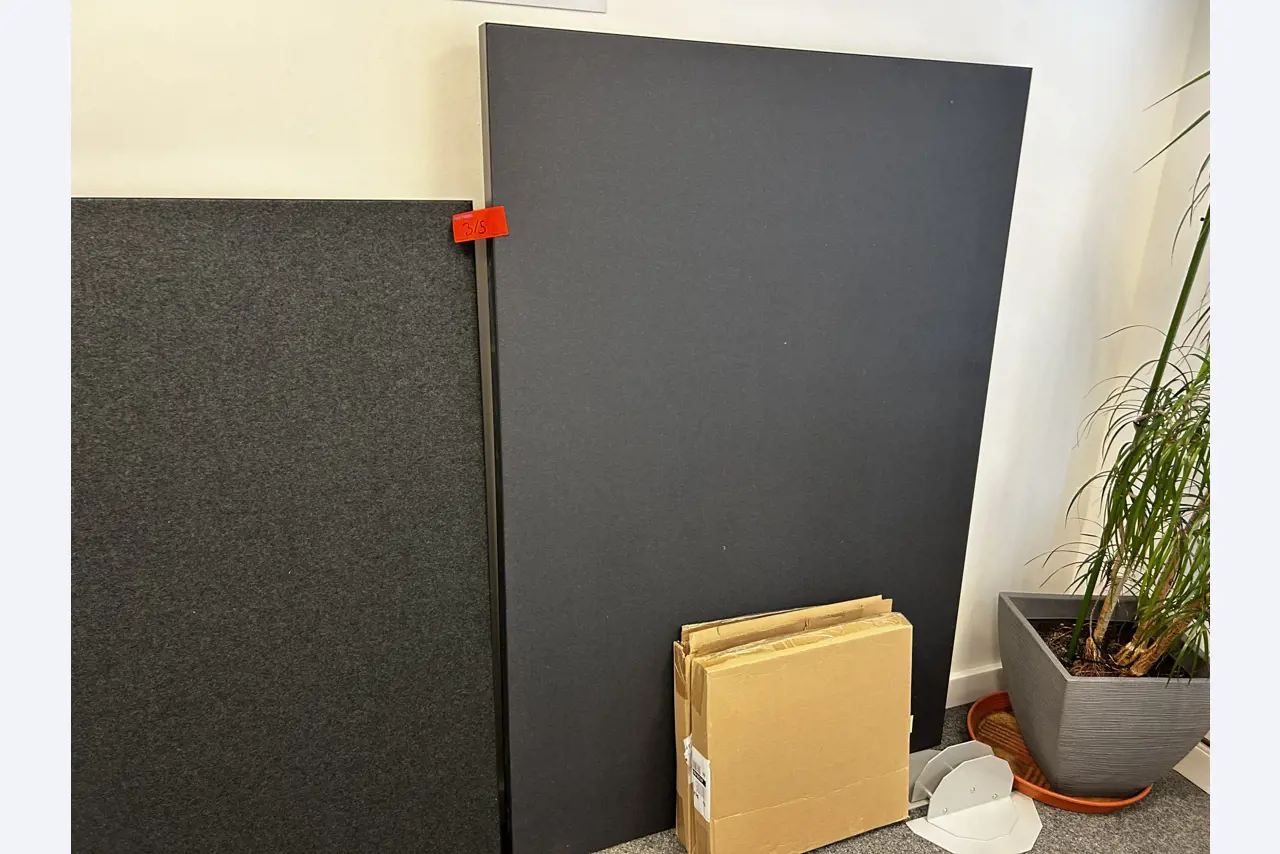 gepflegte, hochwertige Medientechnik sowie Büroausstattung-14