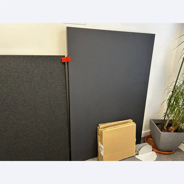 gepflegte, hochwertige Medientechnik sowie Büroausstattung-14