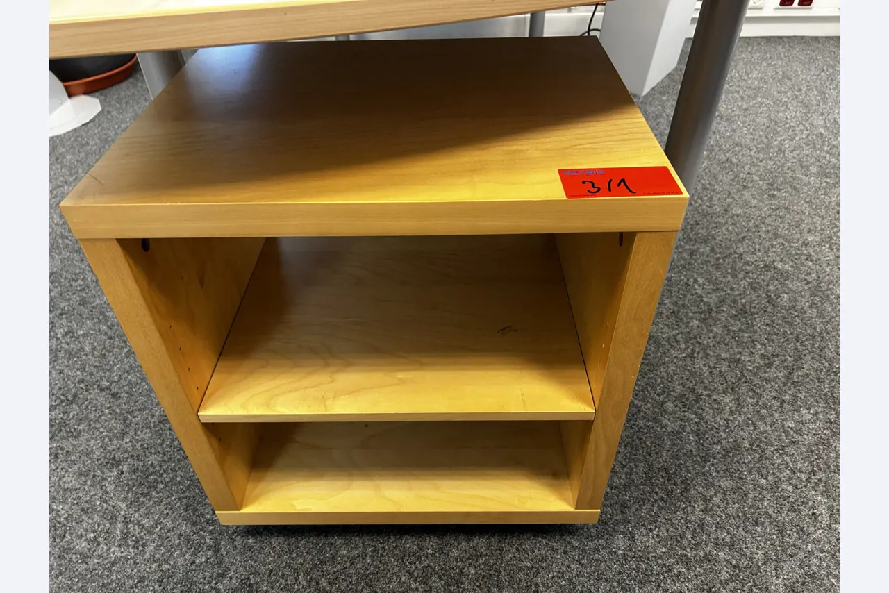 gepflegte, hochwertige Medientechnik sowie Büroausstattung-5