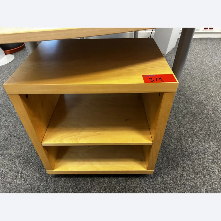 gepflegte, hochwertige Medientechnik sowie Büroausstattung-5