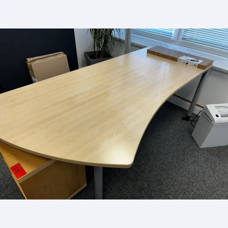 gepflegte, hochwertige Medientechnik sowie Büroausstattung-6