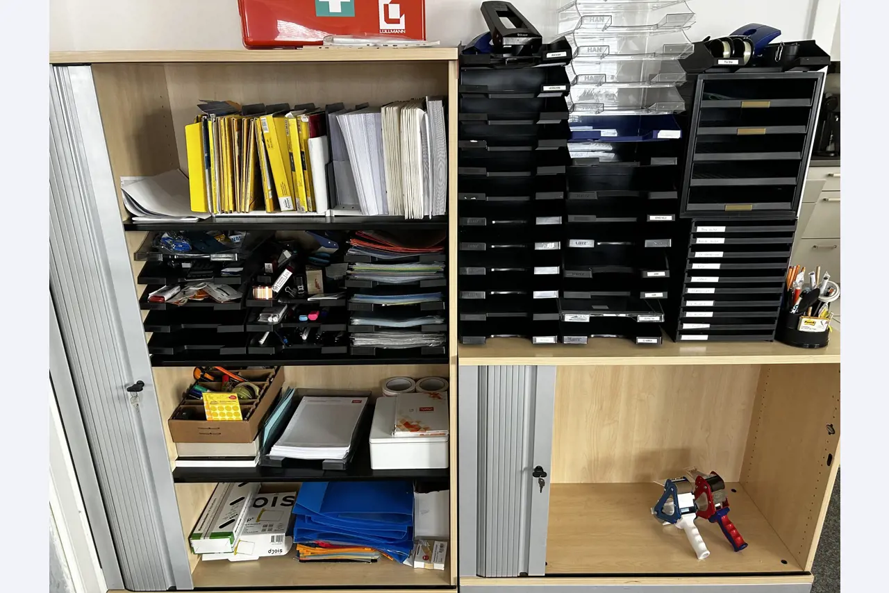 gepflegte, hochwertige Medientechnik sowie Büroausstattung-3