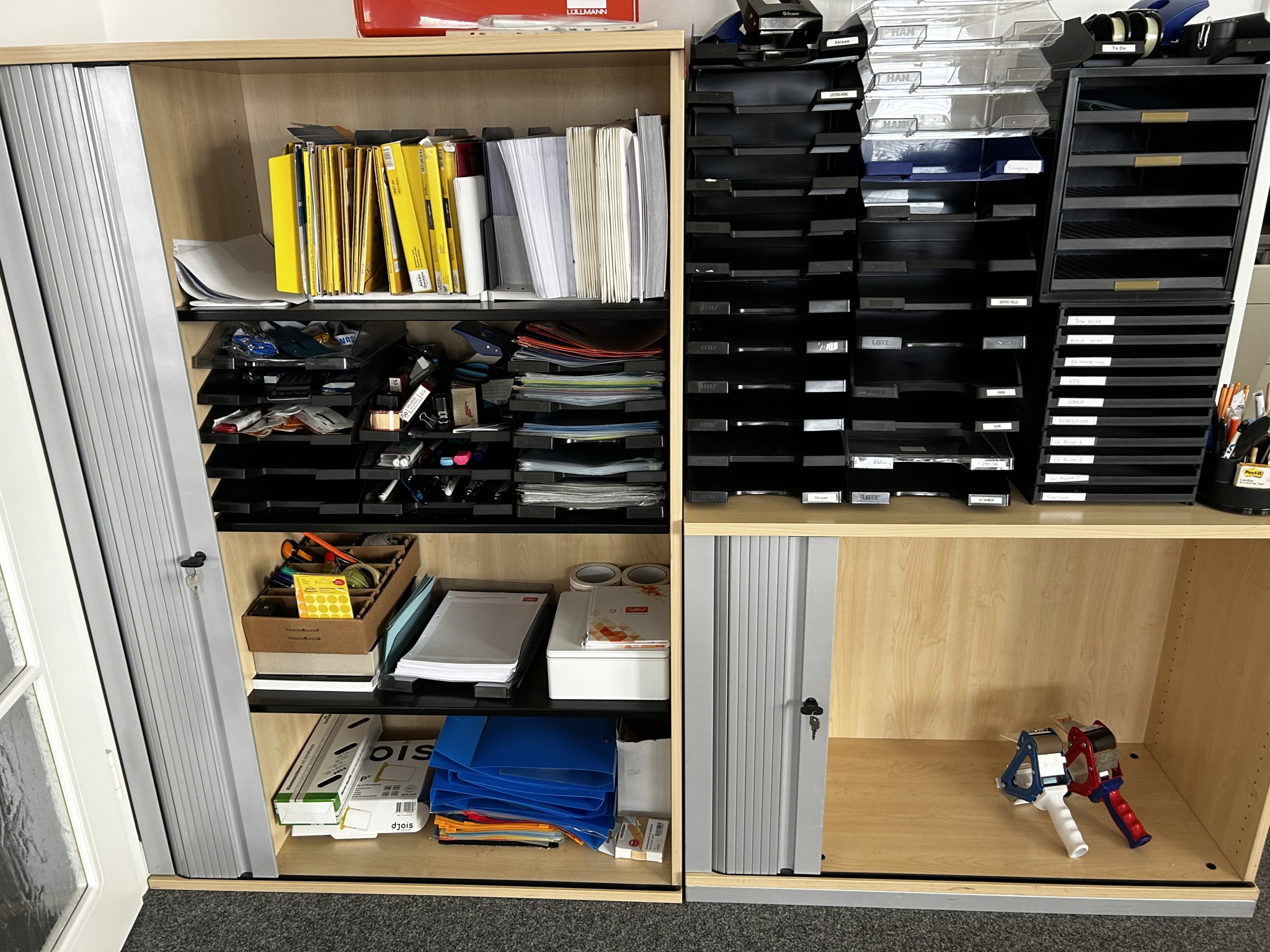 gepflegte, hochwertige Medientechnik sowie Büroausstattung-4