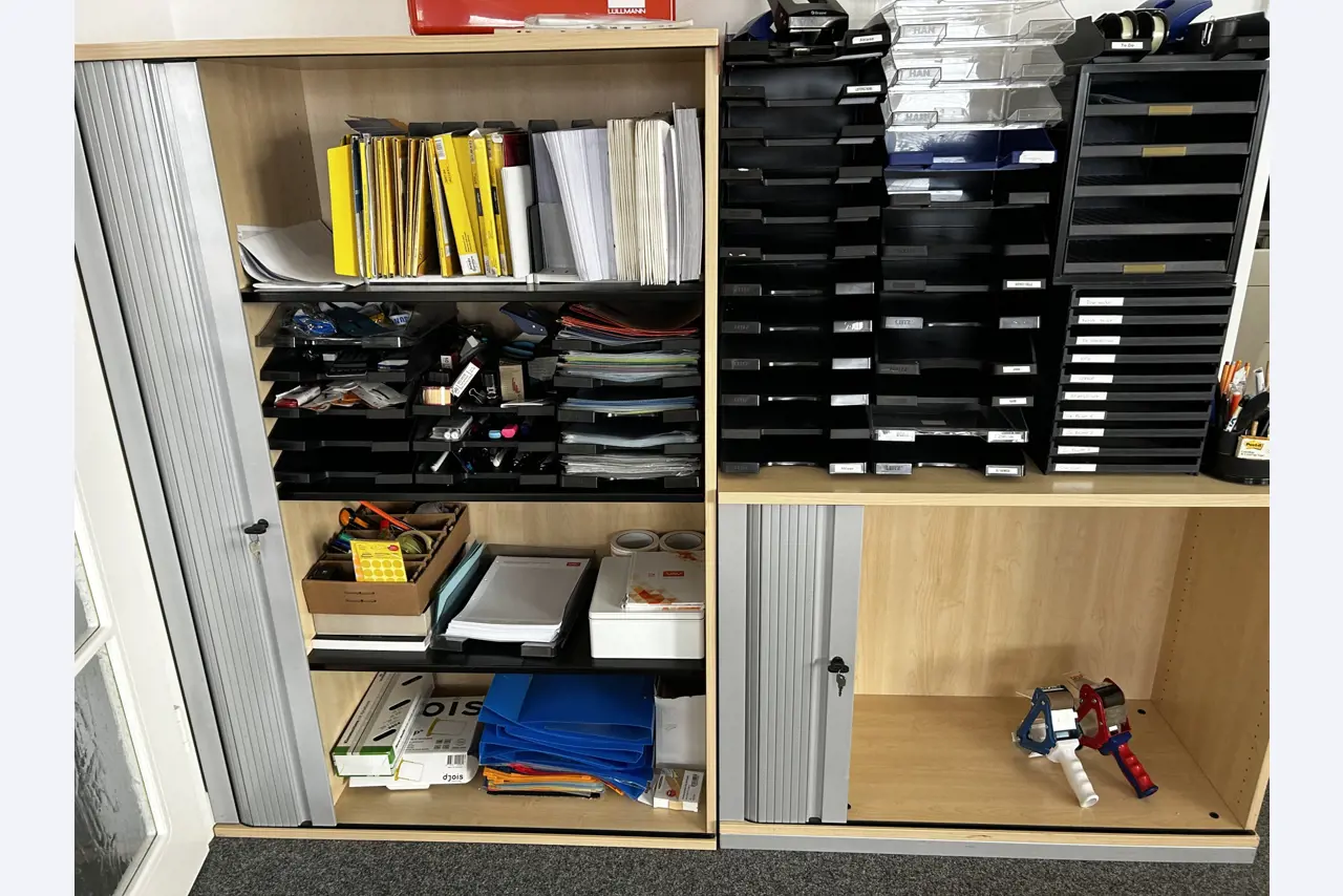 gepflegte, hochwertige Medientechnik sowie Büroausstattung-4