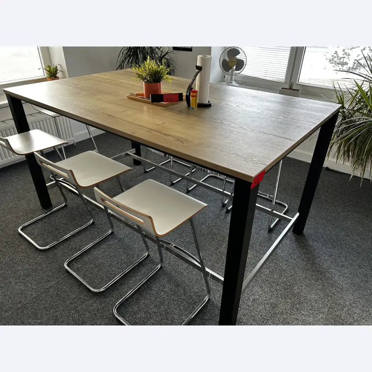 gepflegte, hochwertige Medientechnik sowie Büroausstattung-5