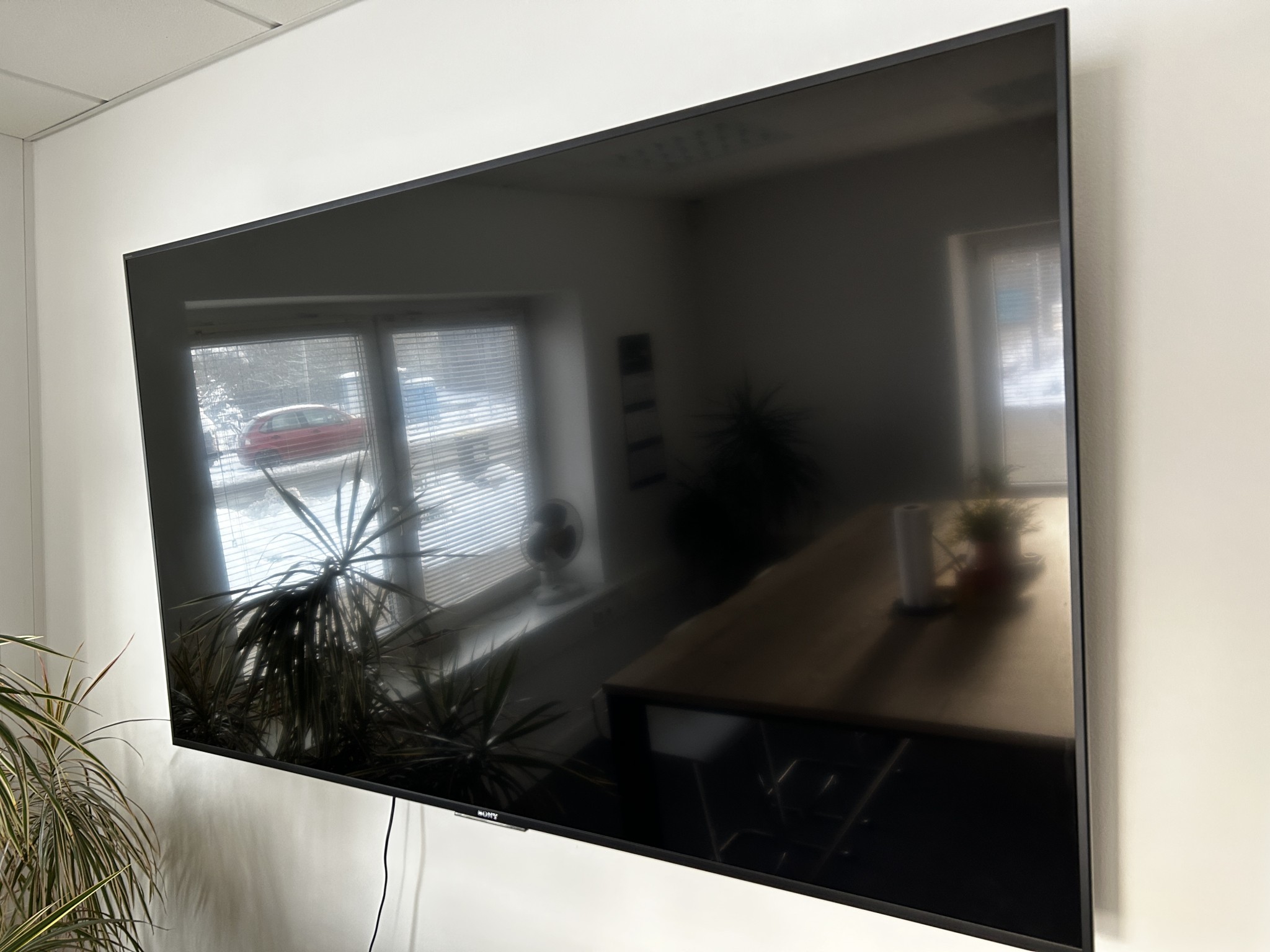 gepflegte, hochwertige Medientechnik sowie Büroausstattung-6