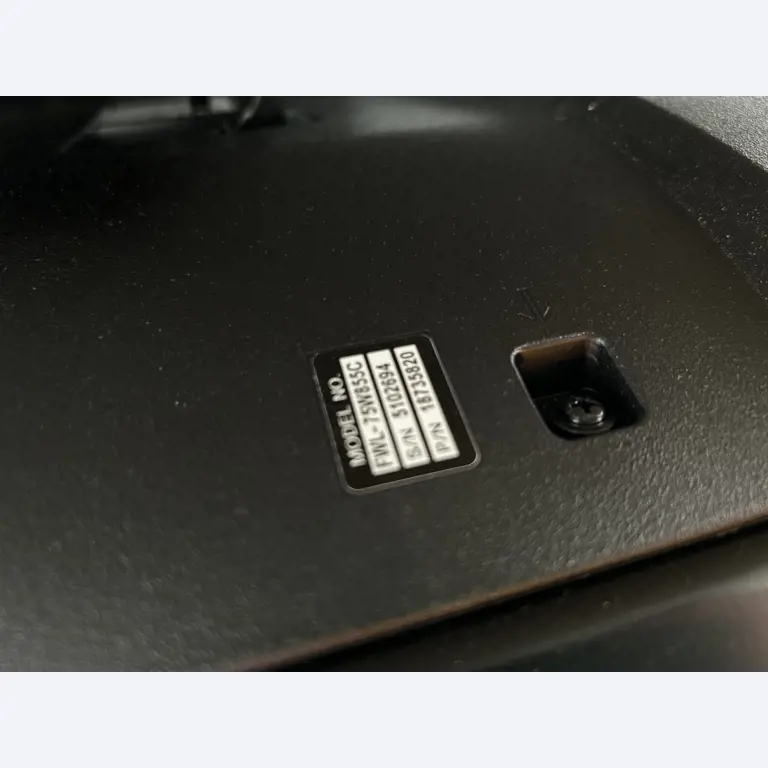 gepflegte, hochwertige Medientechnik sowie Büroausstattung-7