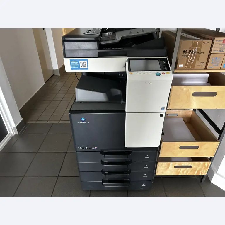 gepflegte, hochwertige Medientechnik sowie Büroausstattung-3