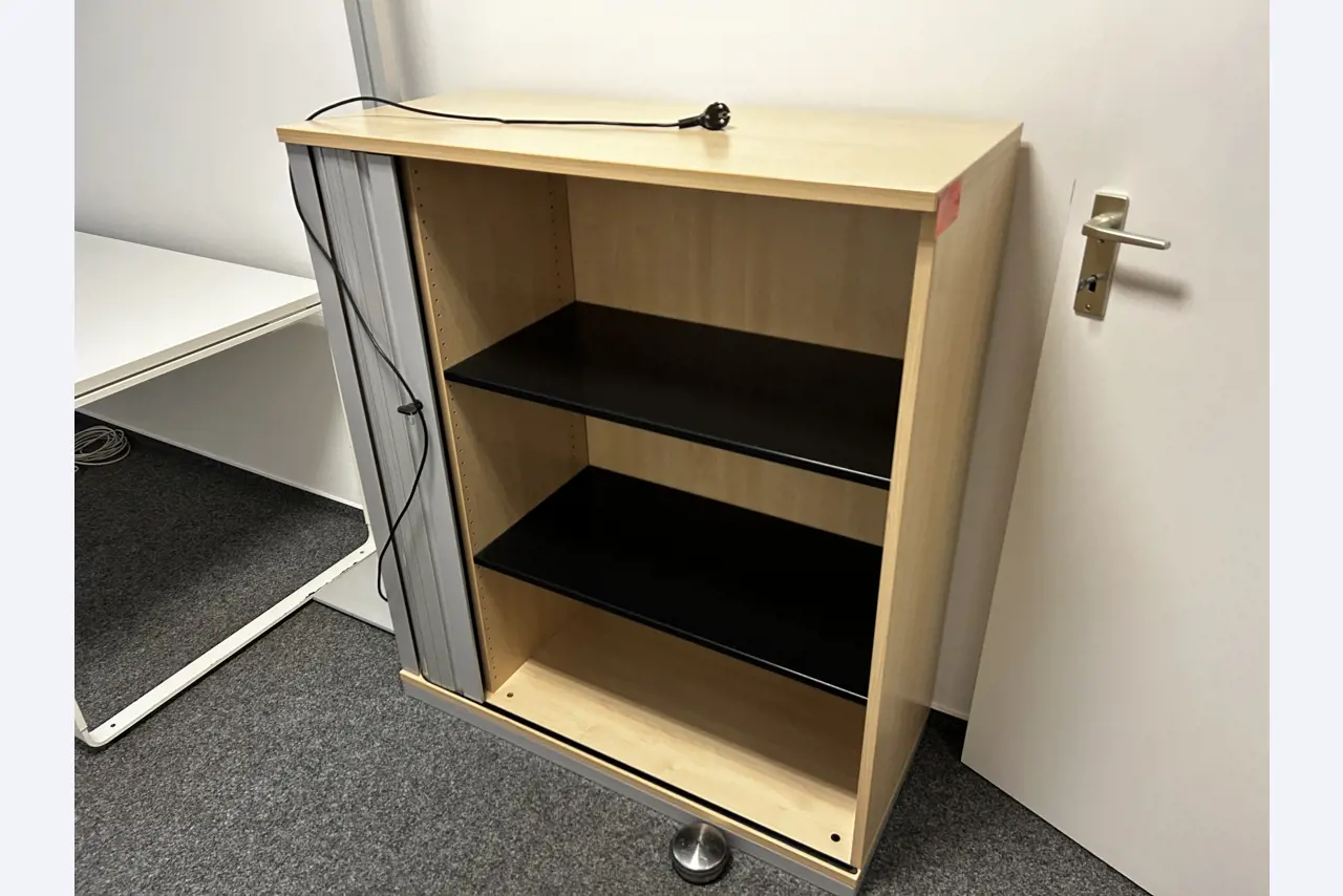 gepflegte, hochwertige Medientechnik sowie Büroausstattung-2