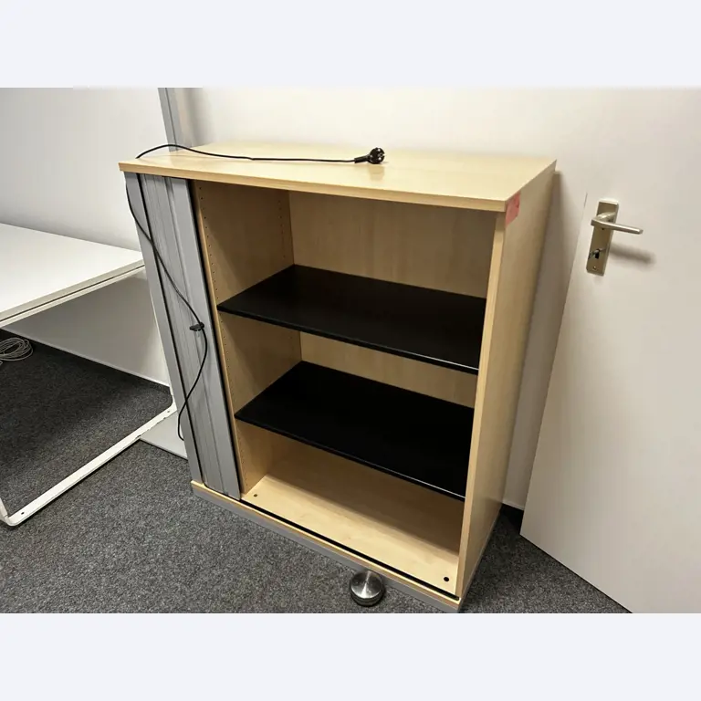 gepflegte, hochwertige Medientechnik sowie Büroausstattung-2