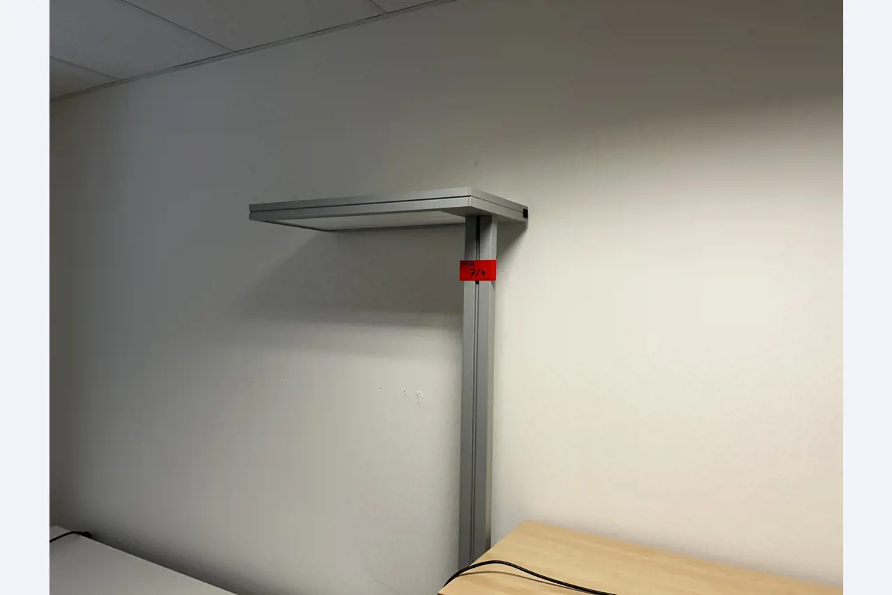 gepflegte, hochwertige Medientechnik sowie Büroausstattung-3