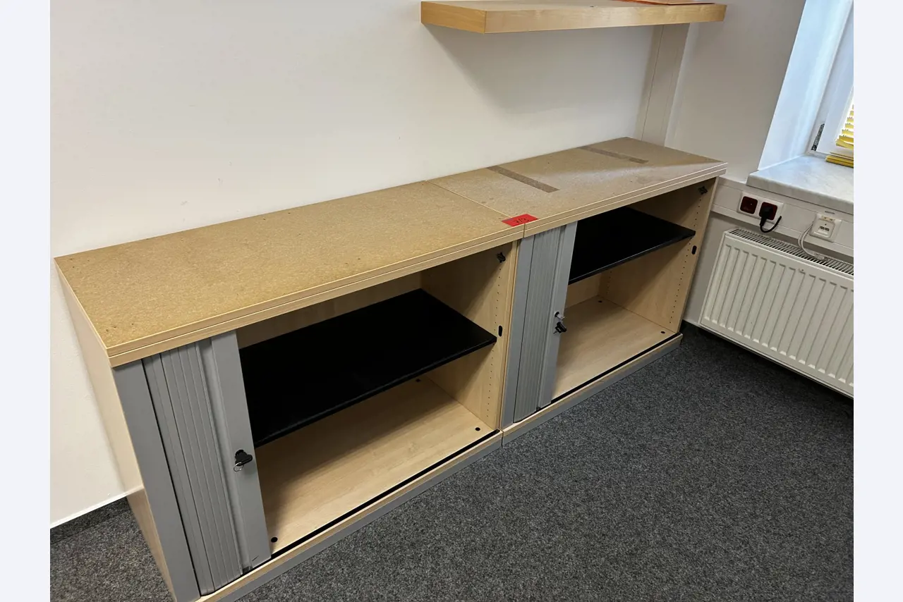 gepflegte, hochwertige Medientechnik sowie Büroausstattung-5