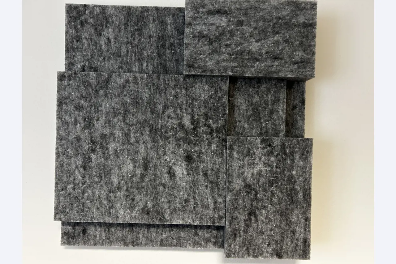 gepflegte, hochwertige Medientechnik sowie Büroausstattung-3