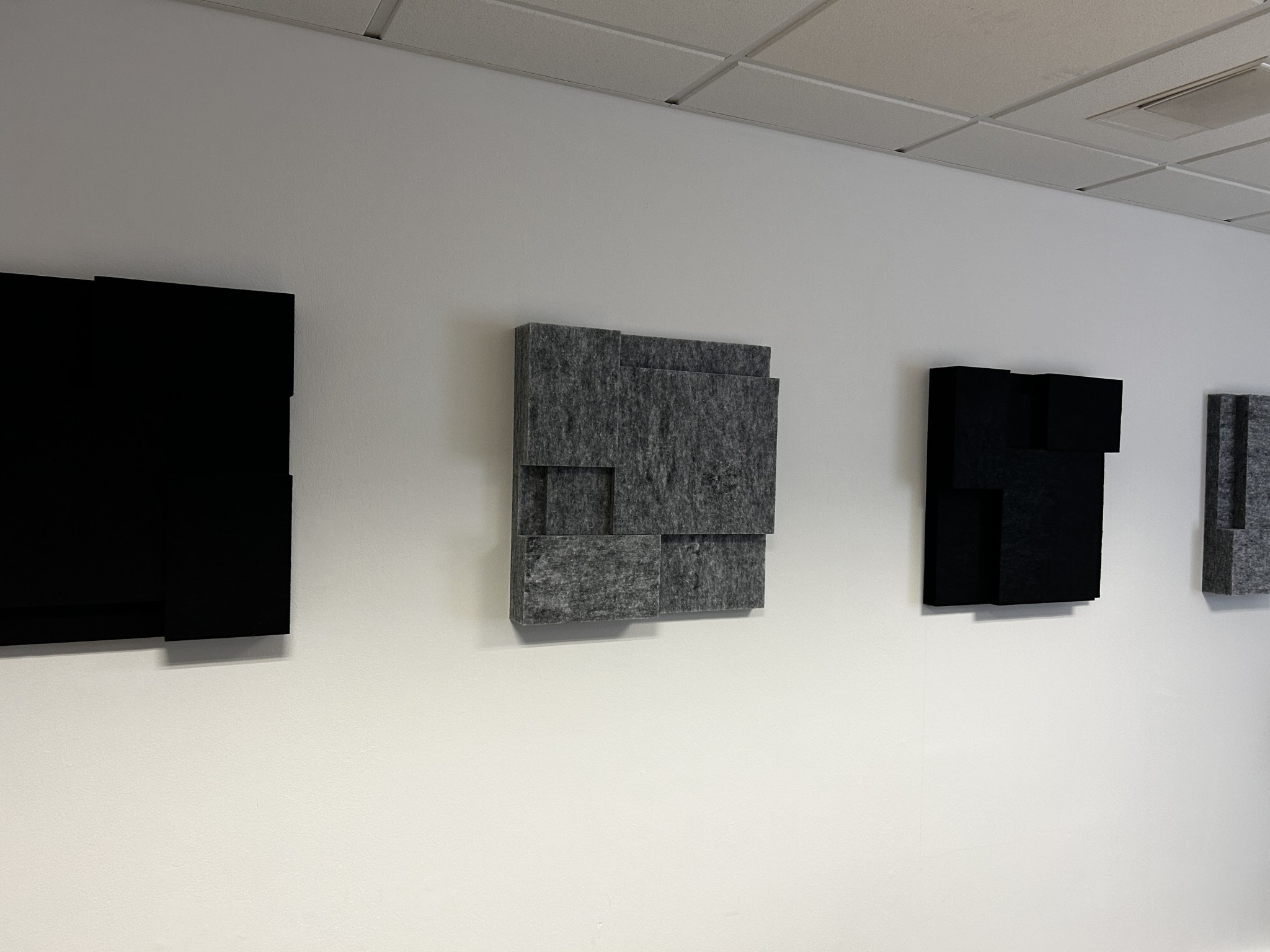 gepflegte, hochwertige Medientechnik sowie Büroausstattung-4