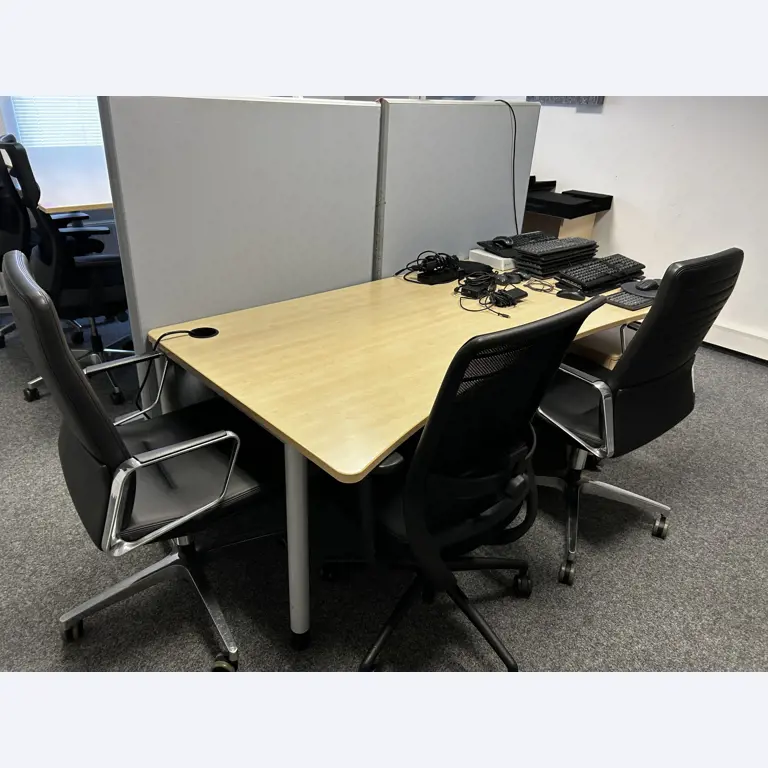 gepflegte, hochwertige Medientechnik sowie Büroausstattung-2