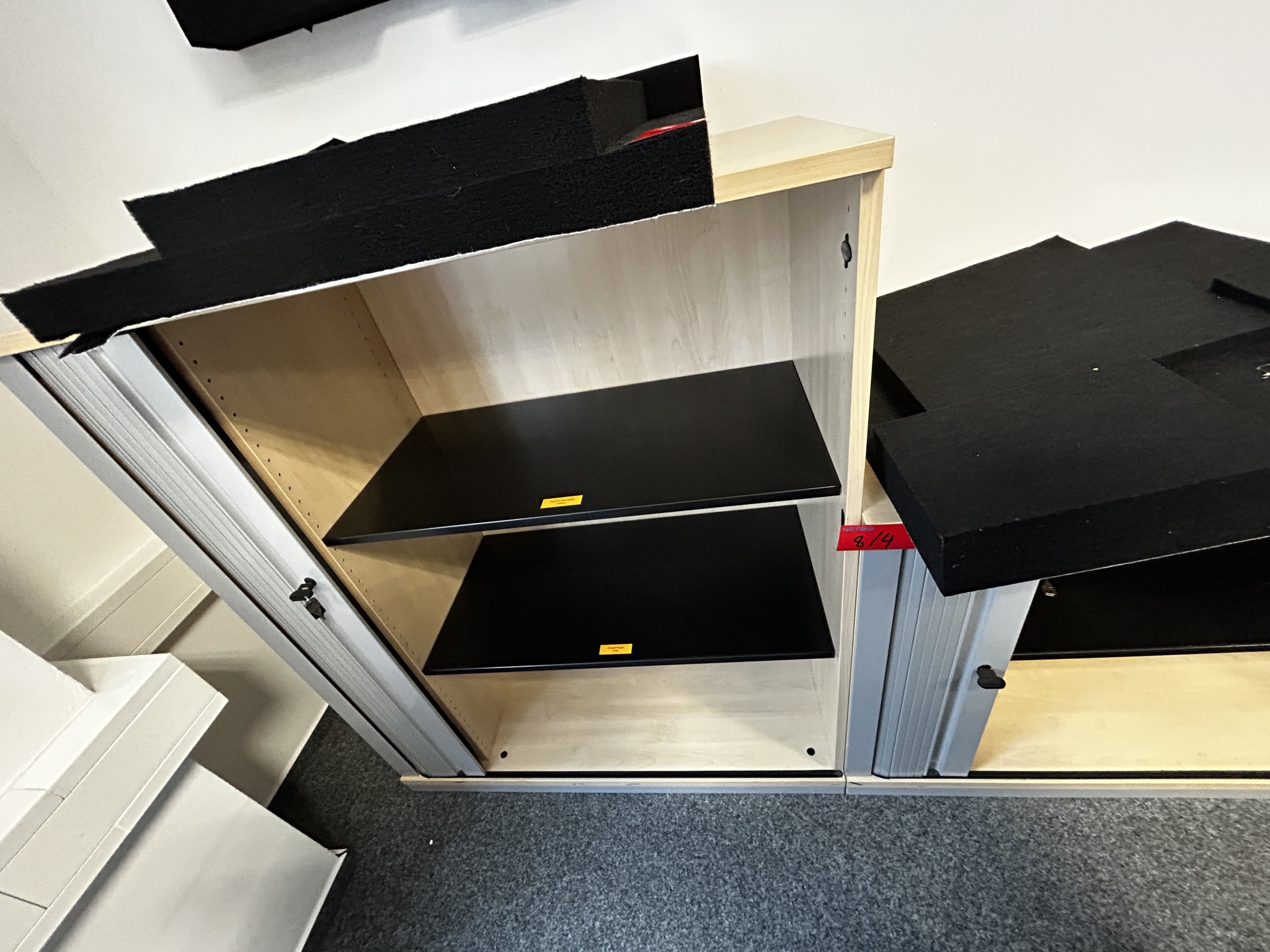 gepflegte, hochwertige Medientechnik sowie Büroausstattung-1