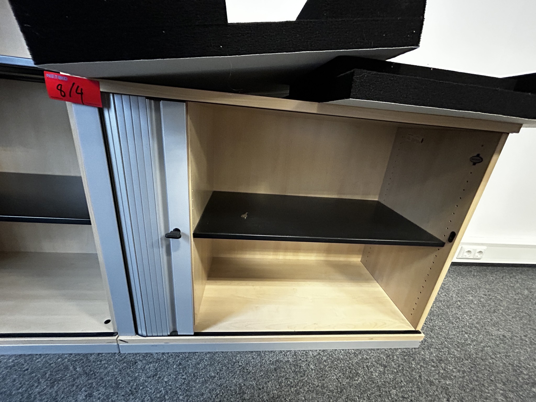 gepflegte, hochwertige Medientechnik sowie Büroausstattung-2