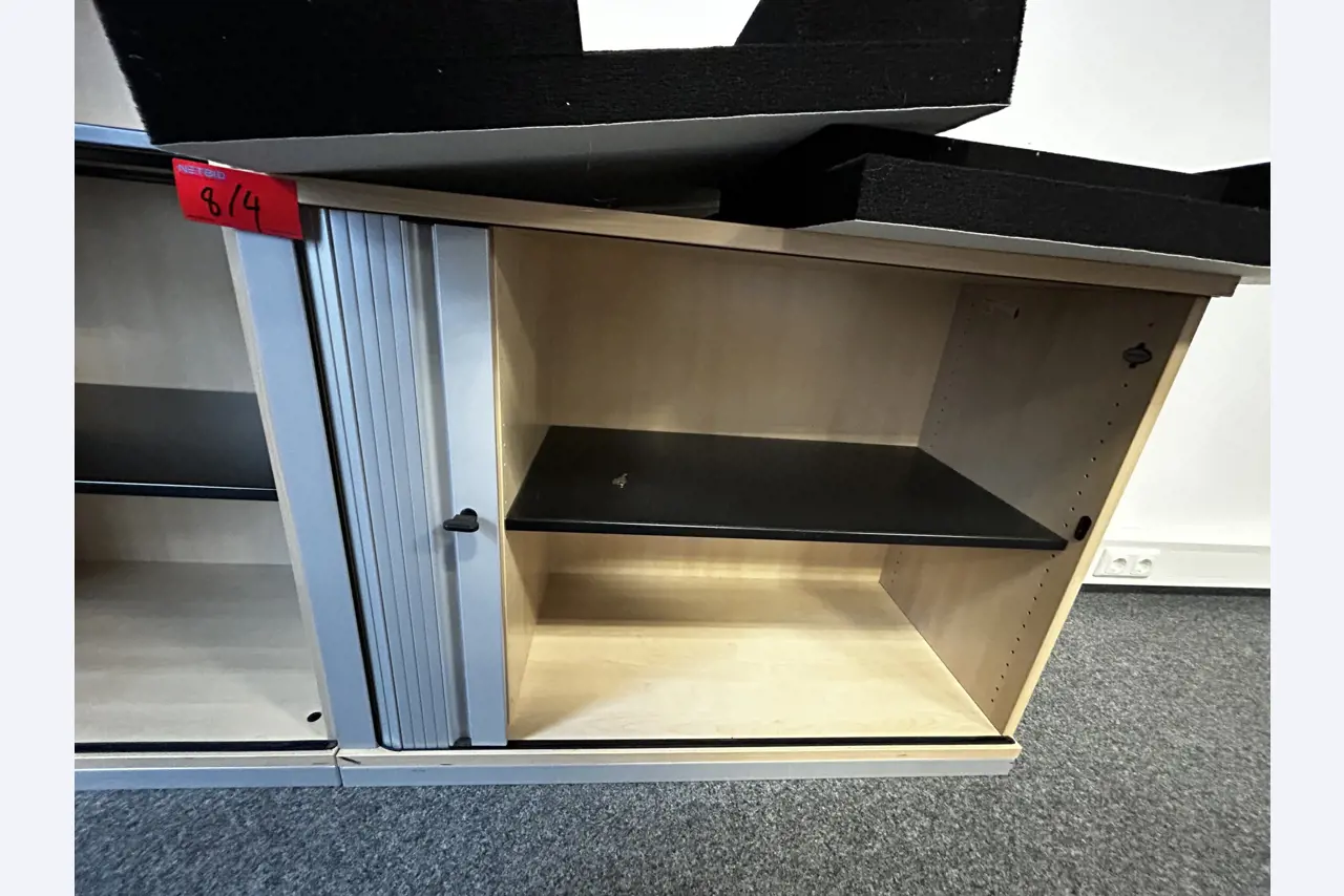 gepflegte, hochwertige Medientechnik sowie Büroausstattung-2